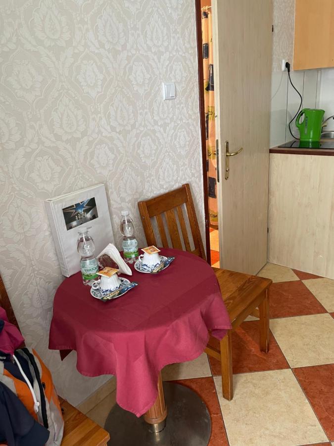 הוסטל וינה Viktoria מראה חיצוני תמונה